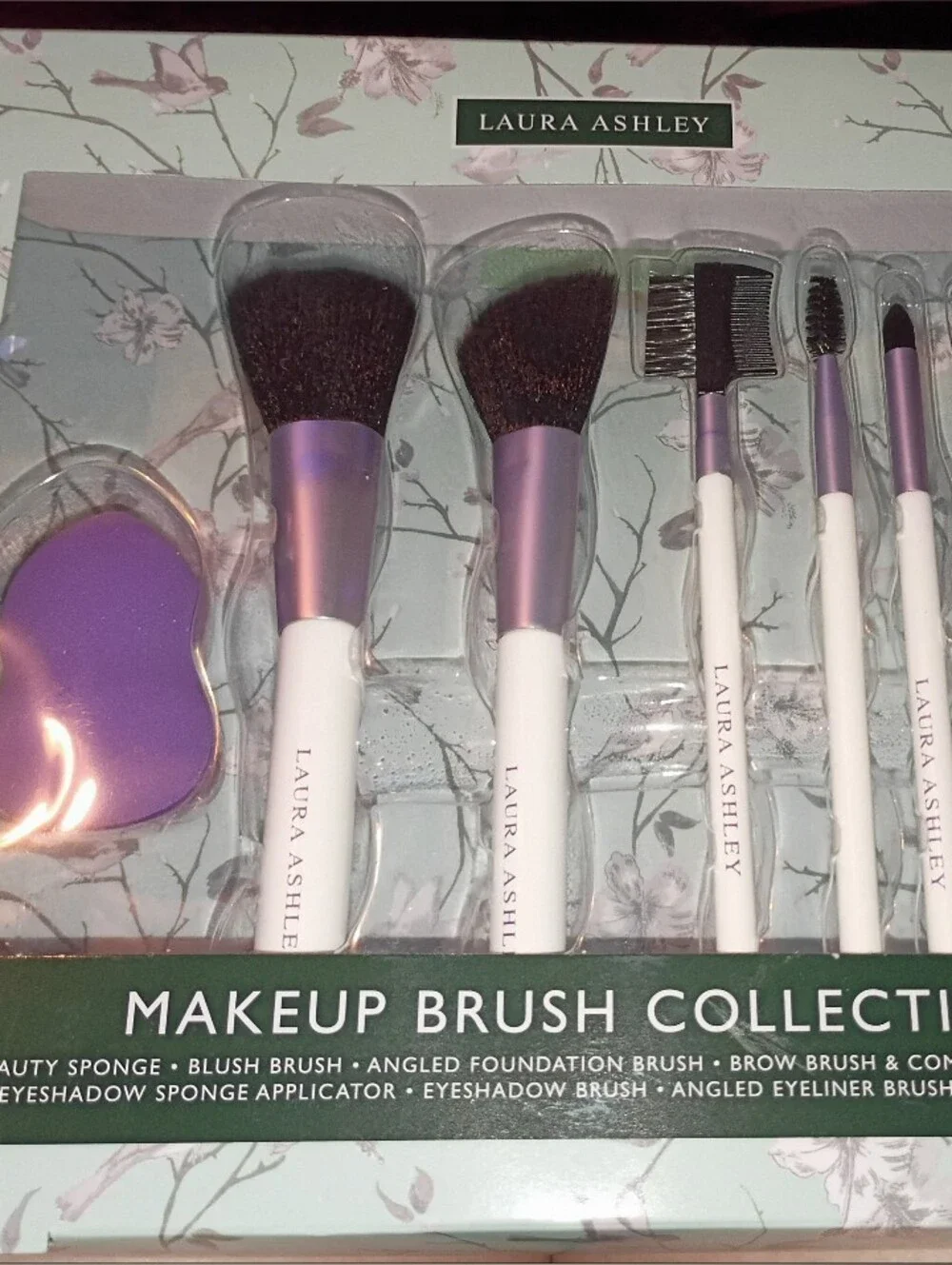 NEW Laura Ashley Purple & White Makeup Brush Set with Purple Sponge